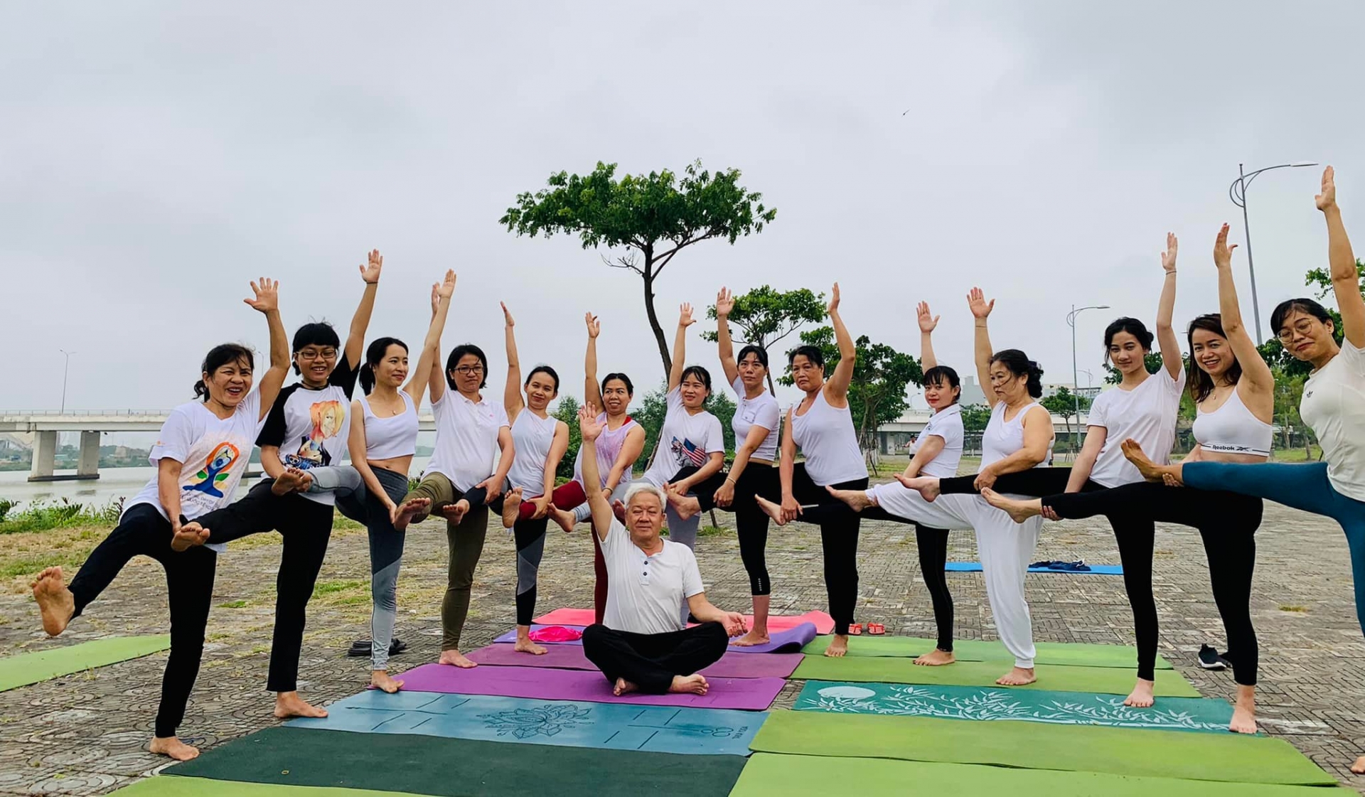 Lớp học ngoại khóa Yoga tại metta